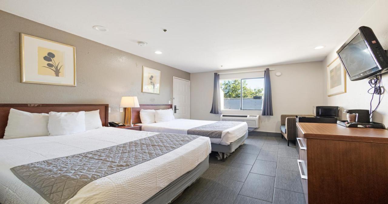 Budget Inn And Suites Stockton Yosemite Екстер'єр фото