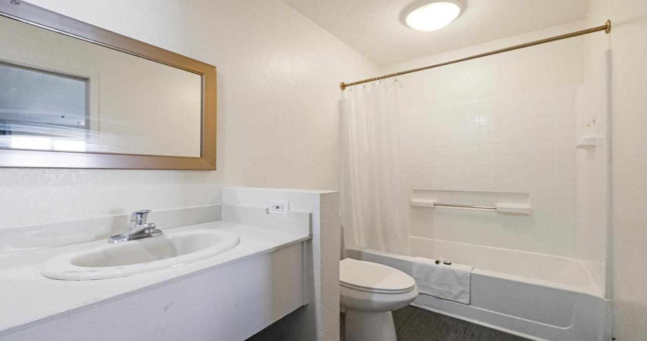 Budget Inn And Suites Stockton Yosemite Екстер'єр фото