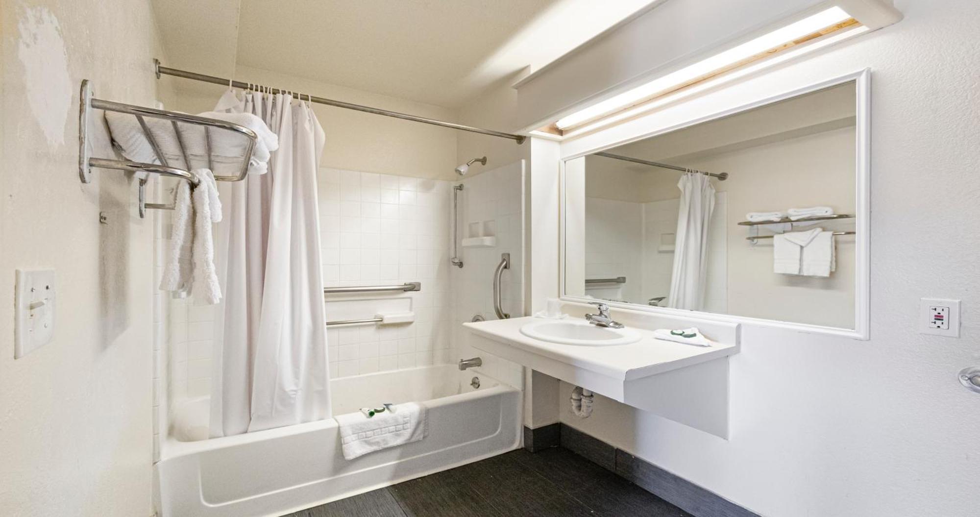 Budget Inn And Suites Stockton Yosemite Екстер'єр фото