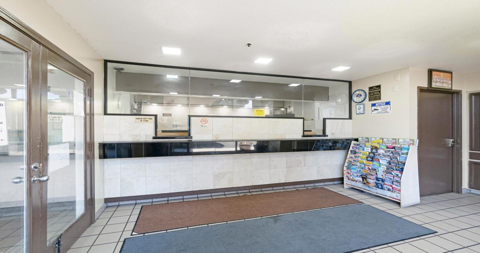 Budget Inn And Suites Stockton Yosemite Екстер'єр фото