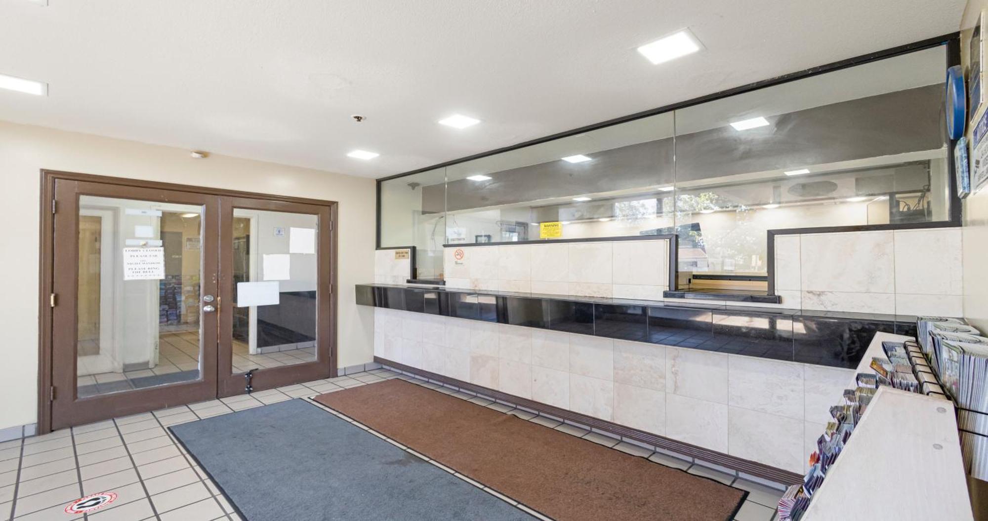 Budget Inn And Suites Stockton Yosemite Екстер'єр фото