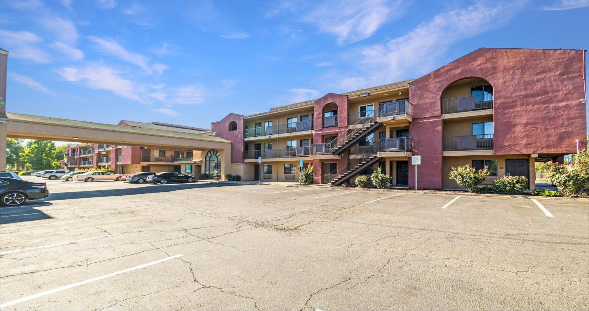 Budget Inn And Suites Stockton Yosemite Екстер'єр фото