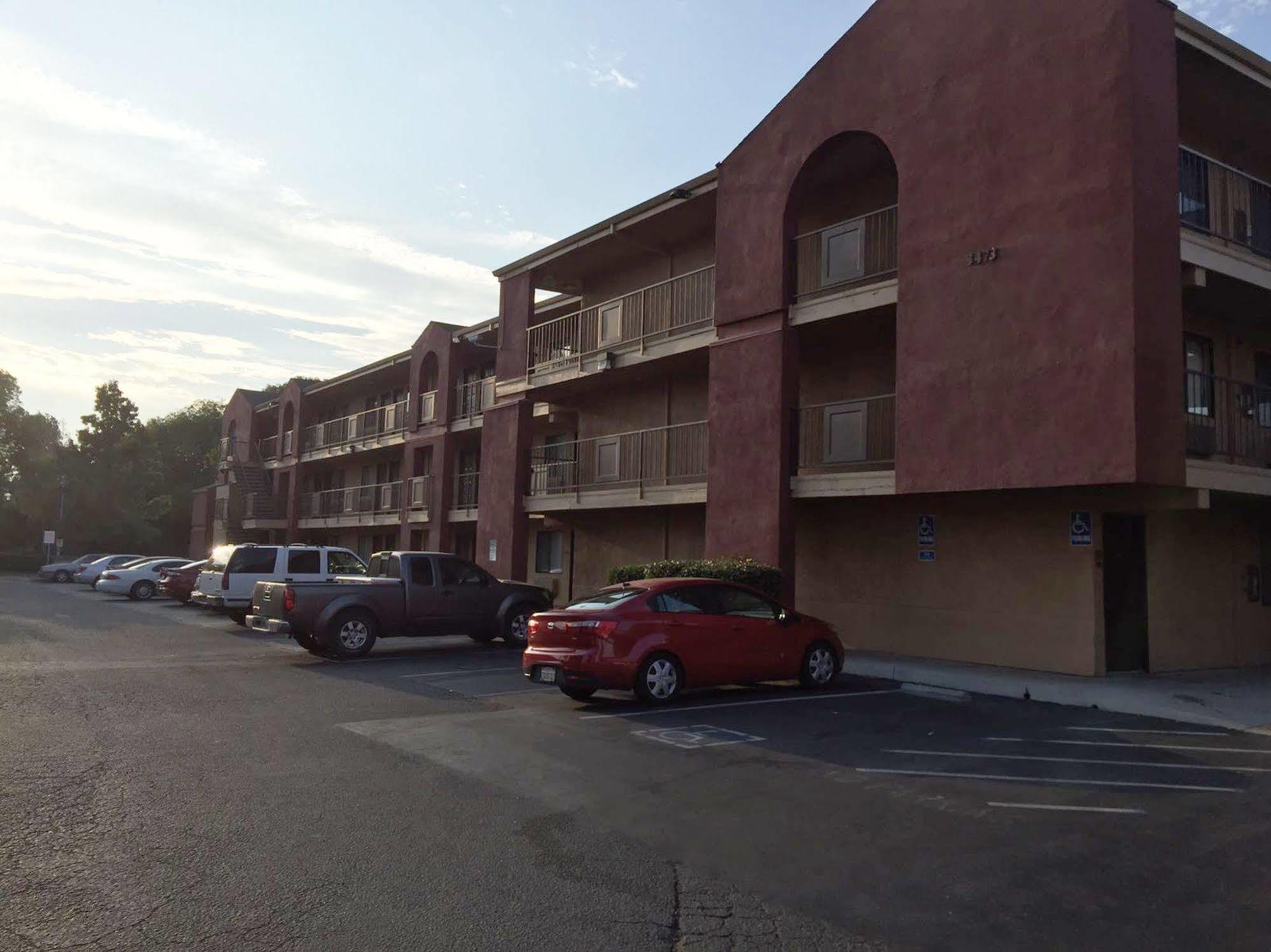 Budget Inn And Suites Stockton Yosemite Екстер'єр фото